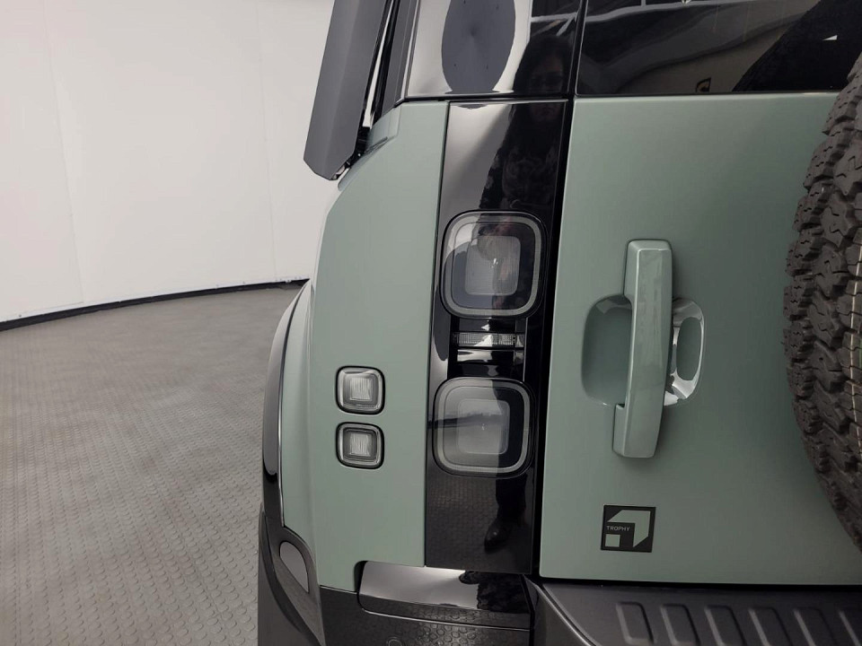 2026 LAND ROVER DEFENDER 110 3.0D D350 TROPHY EDITION (257kW)