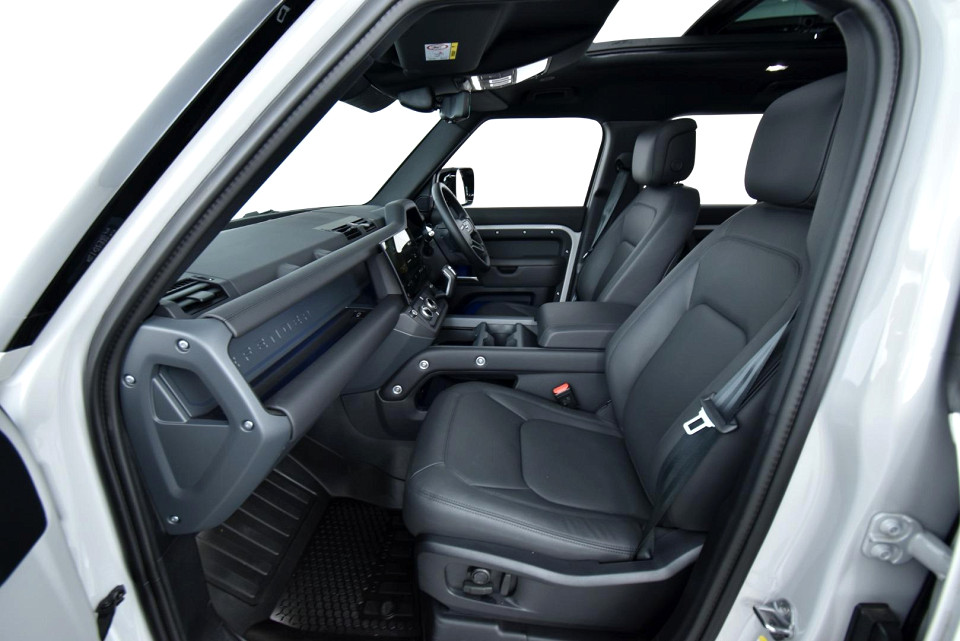 2026 LAND ROVER DEFENDER Defender