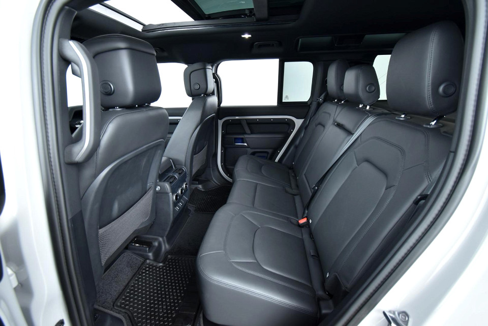 2026 LAND ROVER DEFENDER Defender