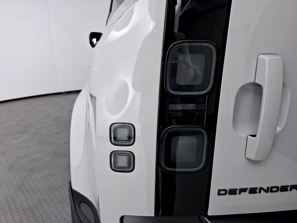 2026 LAND ROVER DEFENDER Defender