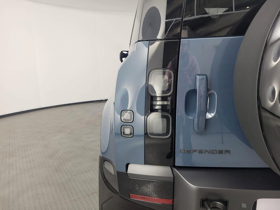 2026 LAND ROVER DEFENDER Defender