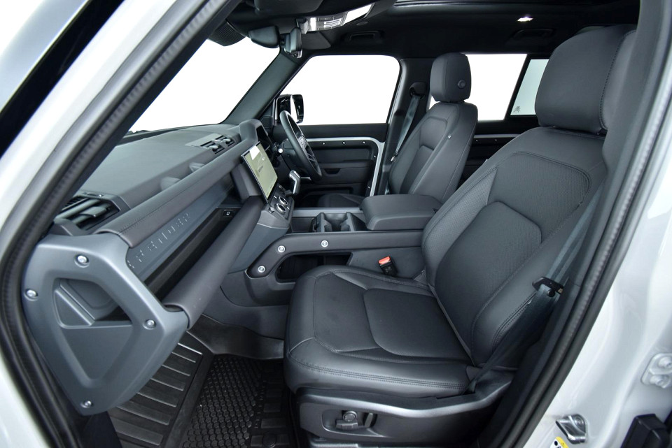 2026 LAND ROVER DEFENDER Defender