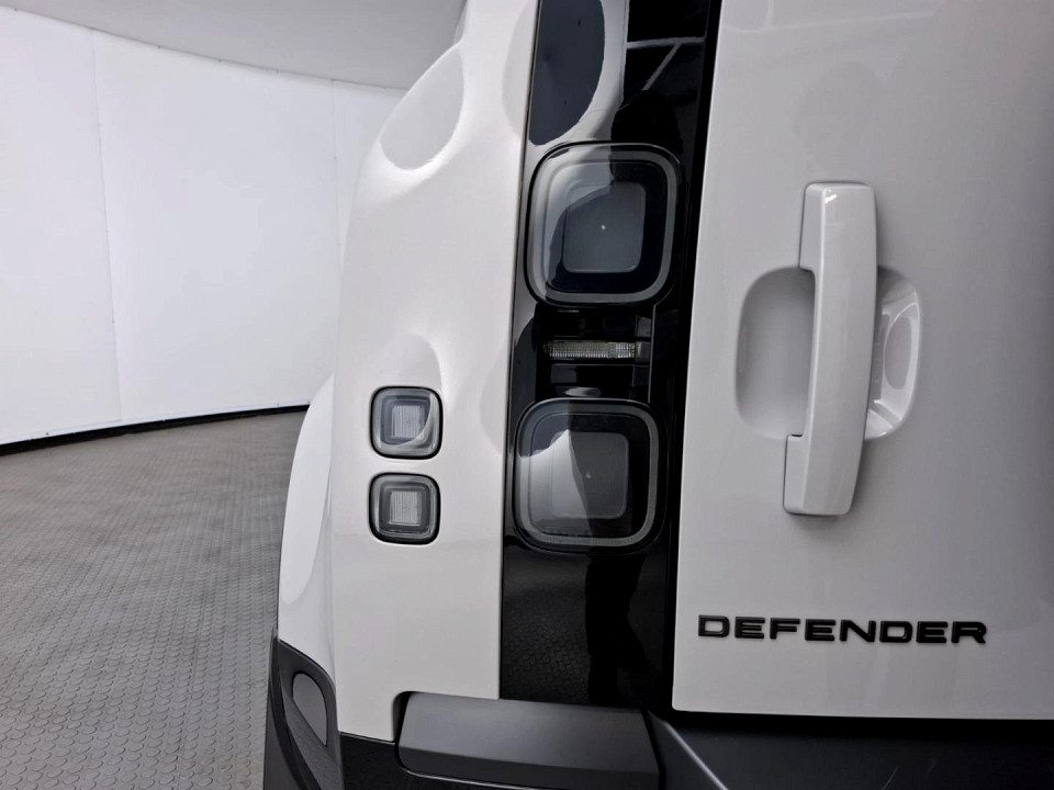 2026 LAND ROVER DEFENDER Defender