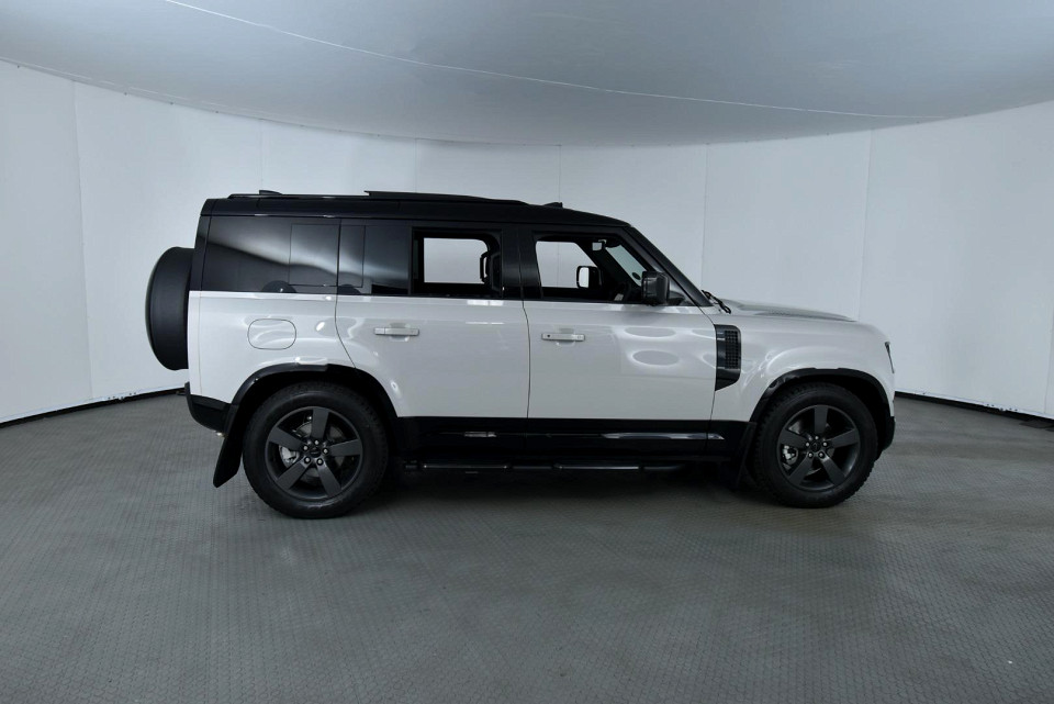 2026 LAND ROVER DEFENDER Defender