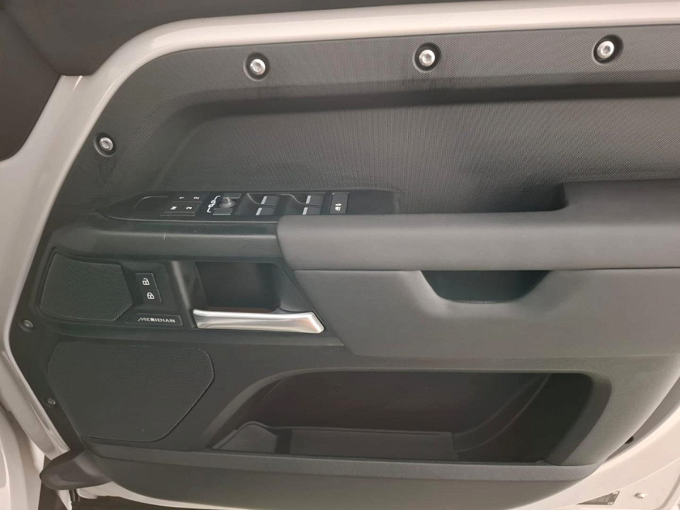 2026 LAND ROVER DEFENDER Defender