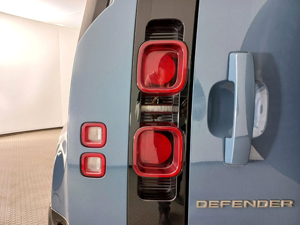 2021 LAND ROVER DEFENDER 110 2.0 D D240 X-DYNAMIC SE (177kW)