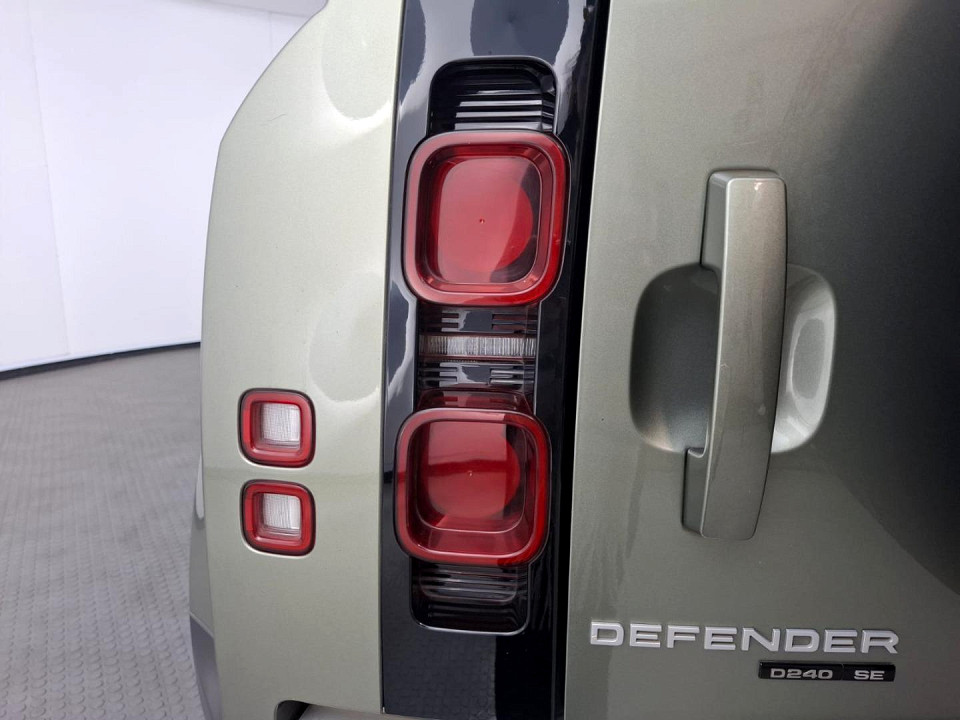 2021 LAND ROVER DEFENDER 110 D240 SE (177kW)