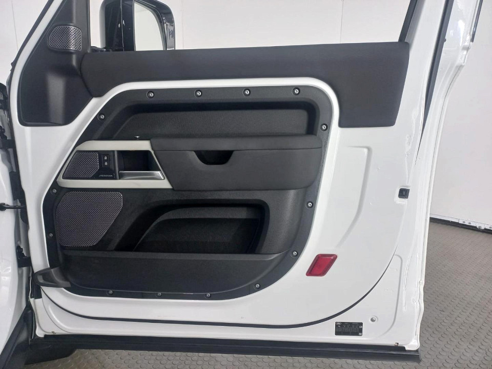 2021 LAND ROVER DEFENDER 90 2.0 D D300 X-DYNAMIC SE (221kW)