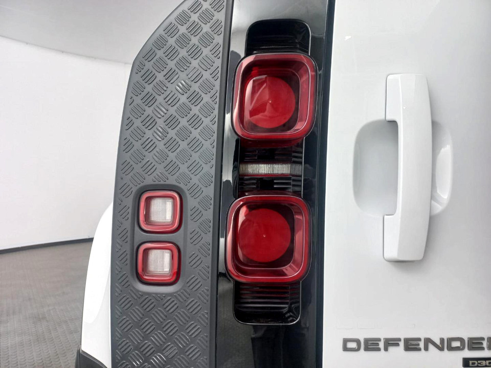 2021 LAND ROVER DEFENDER 90 2.0 D D300 X-DYNAMIC SE (221kW)