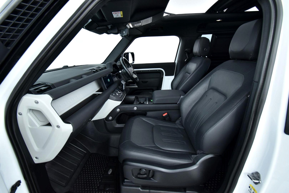 2021 LAND ROVER DEFENDER 90 2.0 D D300 X-DYNAMIC SE (221kW)