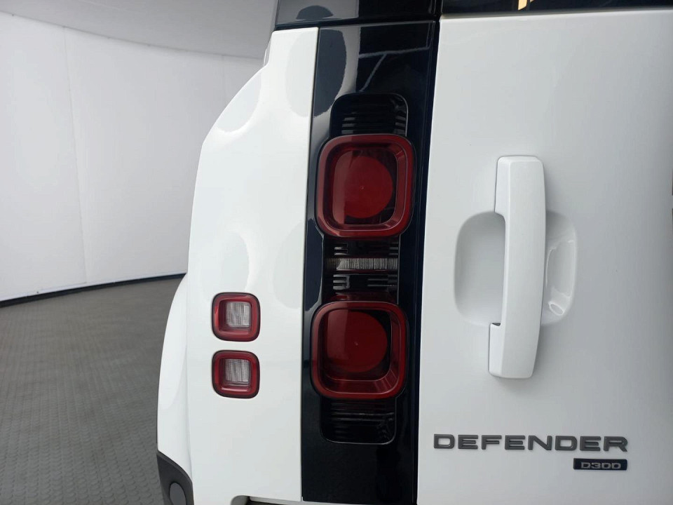 2022 LAND ROVER DEFENDER 110 3.0 D D300 X-DYNAMIC HSE (221kW)