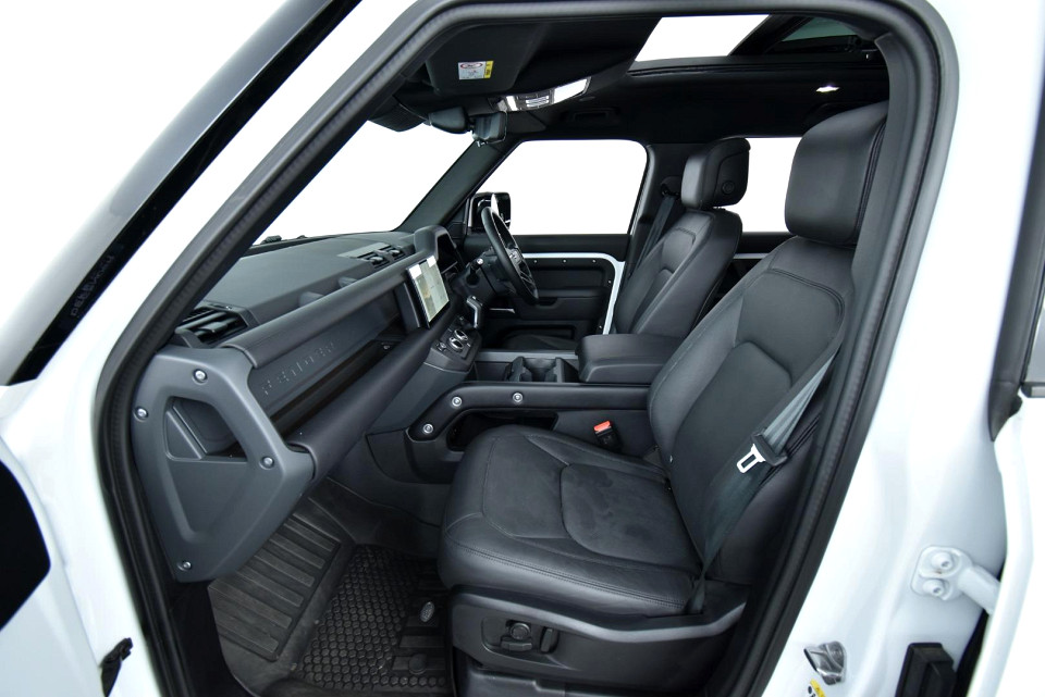 2023 LAND ROVER DEFENDER 110 3.0 D D300 X-DYNAMIC HSE (221kW)