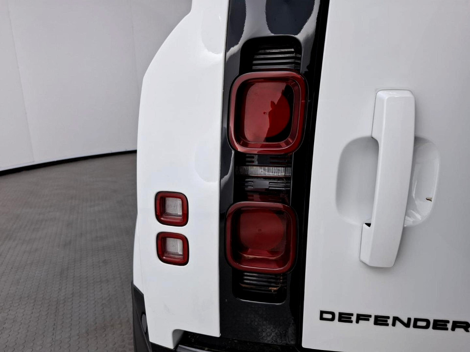 2023 LAND ROVER DEFENDER 110 3.0 D D300 X-DYNAMIC HSE (221kW)