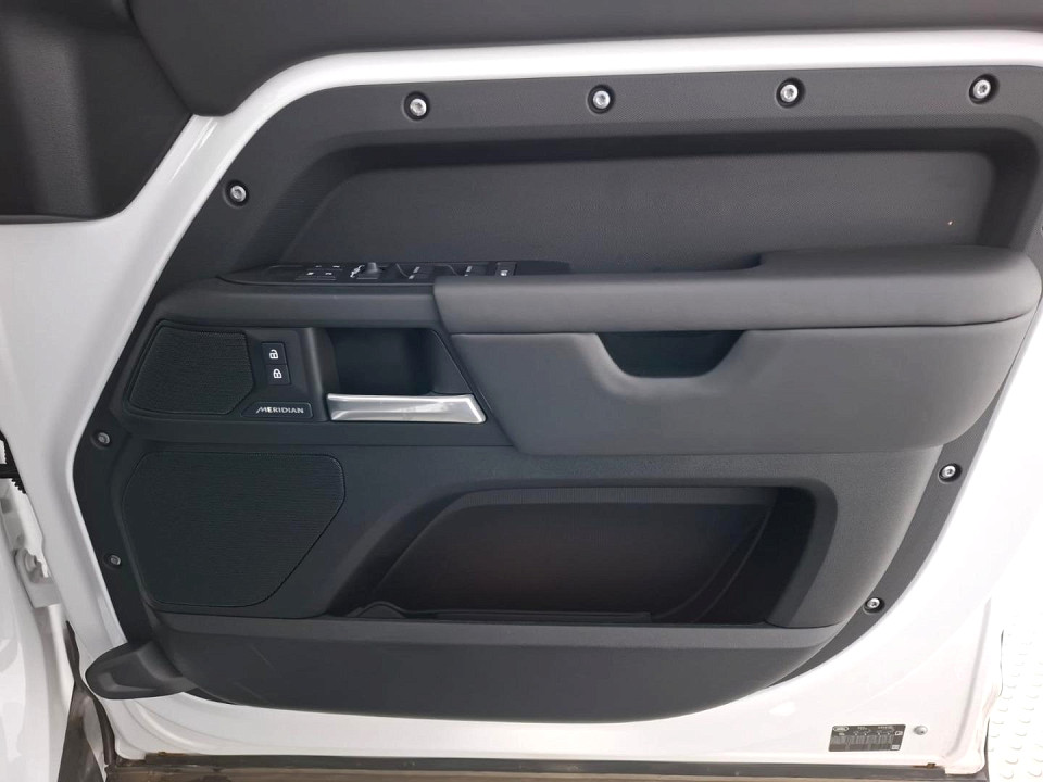 2025 LAND ROVER DEFENDER Defender