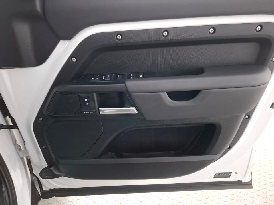 2025 LAND ROVER DEFENDER Defender