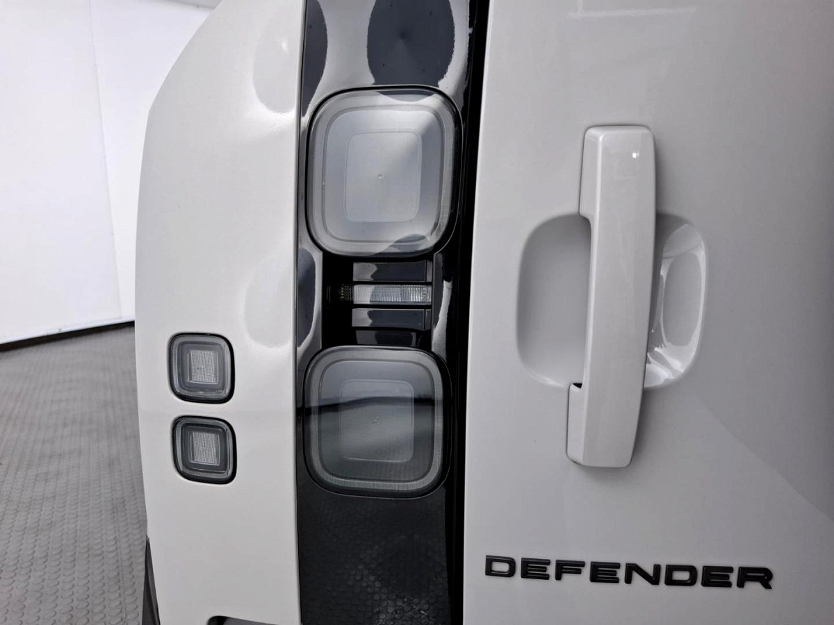 2025 LAND ROVER DEFENDER Defender