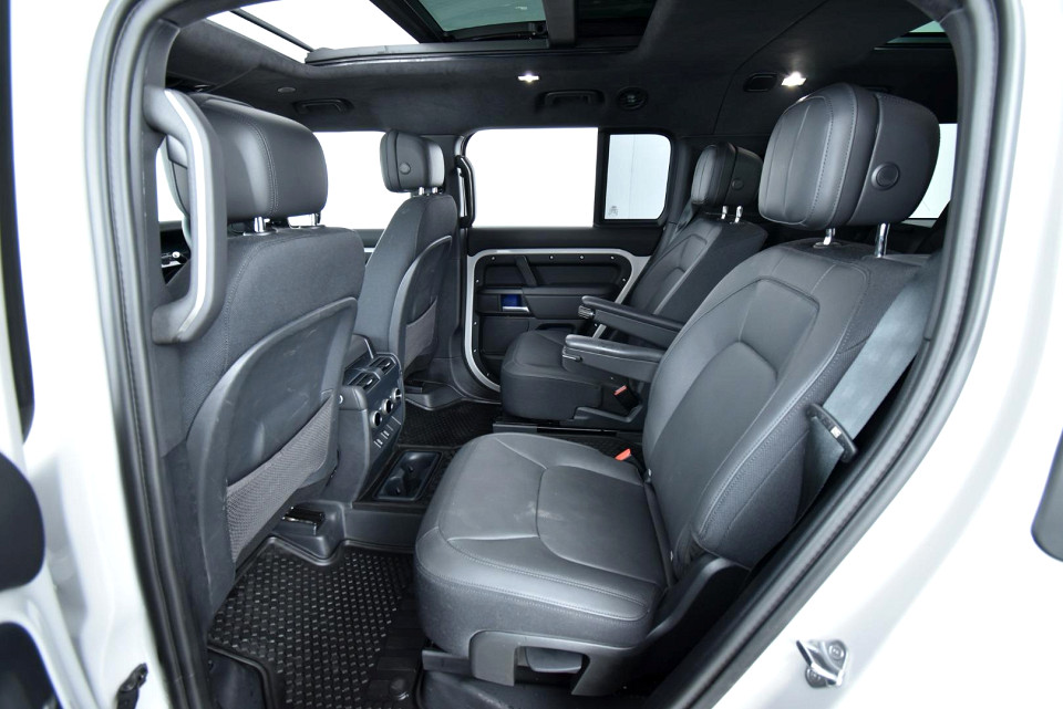 2026 LAND ROVER DEFENDER Defender