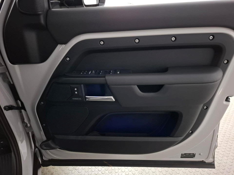 2026 LAND ROVER DEFENDER Defender