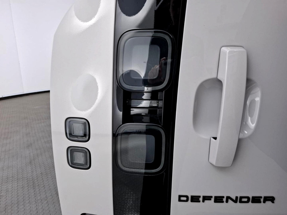 2026 LAND ROVER DEFENDER Defender