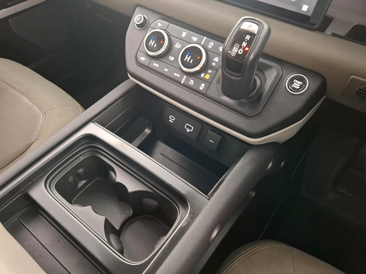 2021 LAND ROVER DEFENDER 110 D240 SE (177kW)