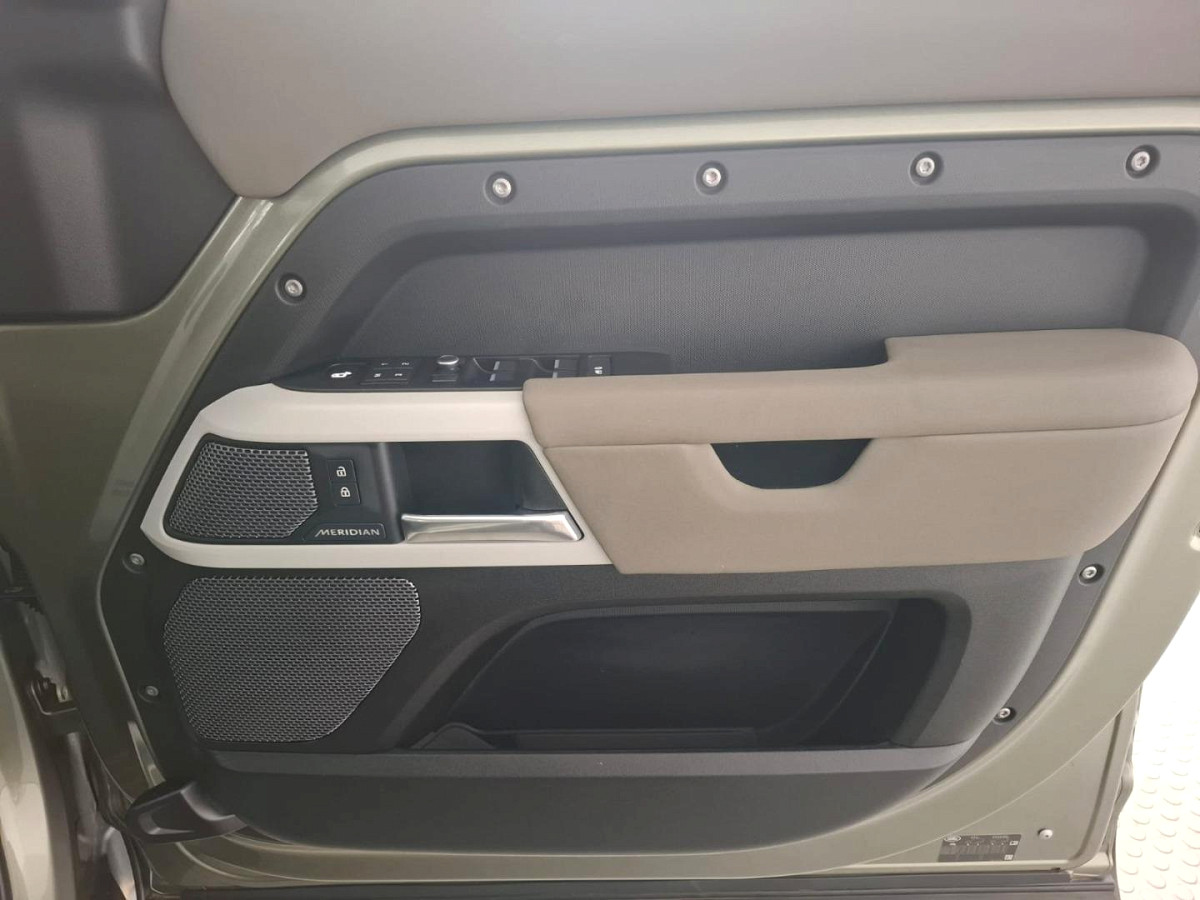 2021 LAND ROVER DEFENDER 110 D240 SE (177kW)