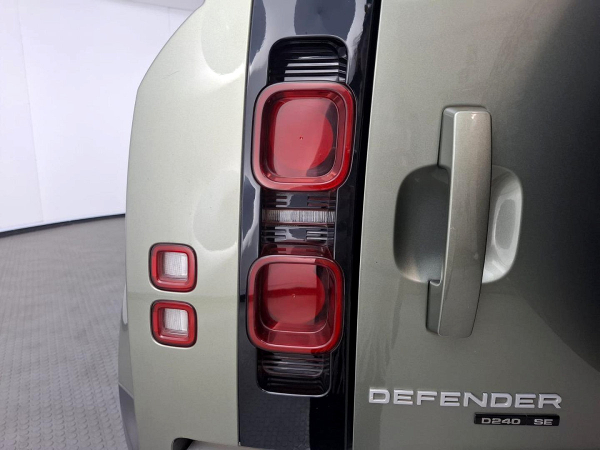 2021 LAND ROVER DEFENDER 110 D240 SE (177kW)