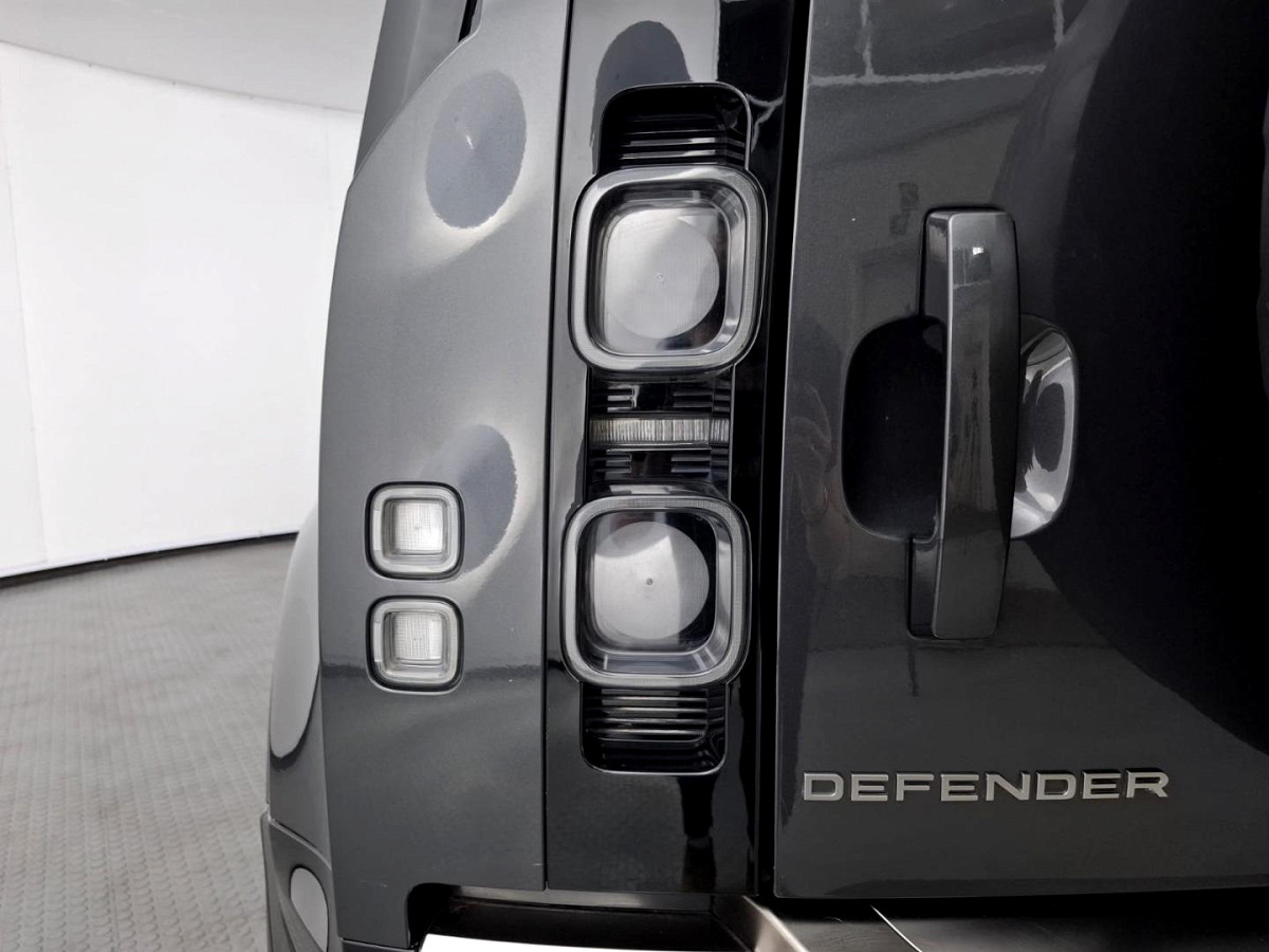 2022 LAND ROVER DEFENDER 110 3.0 D D300 X (221kW)