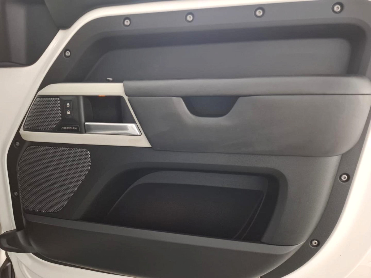 2022 LAND ROVER DEFENDER 110 3.0 D D300 X-DYNAMIC HSE (221kW)