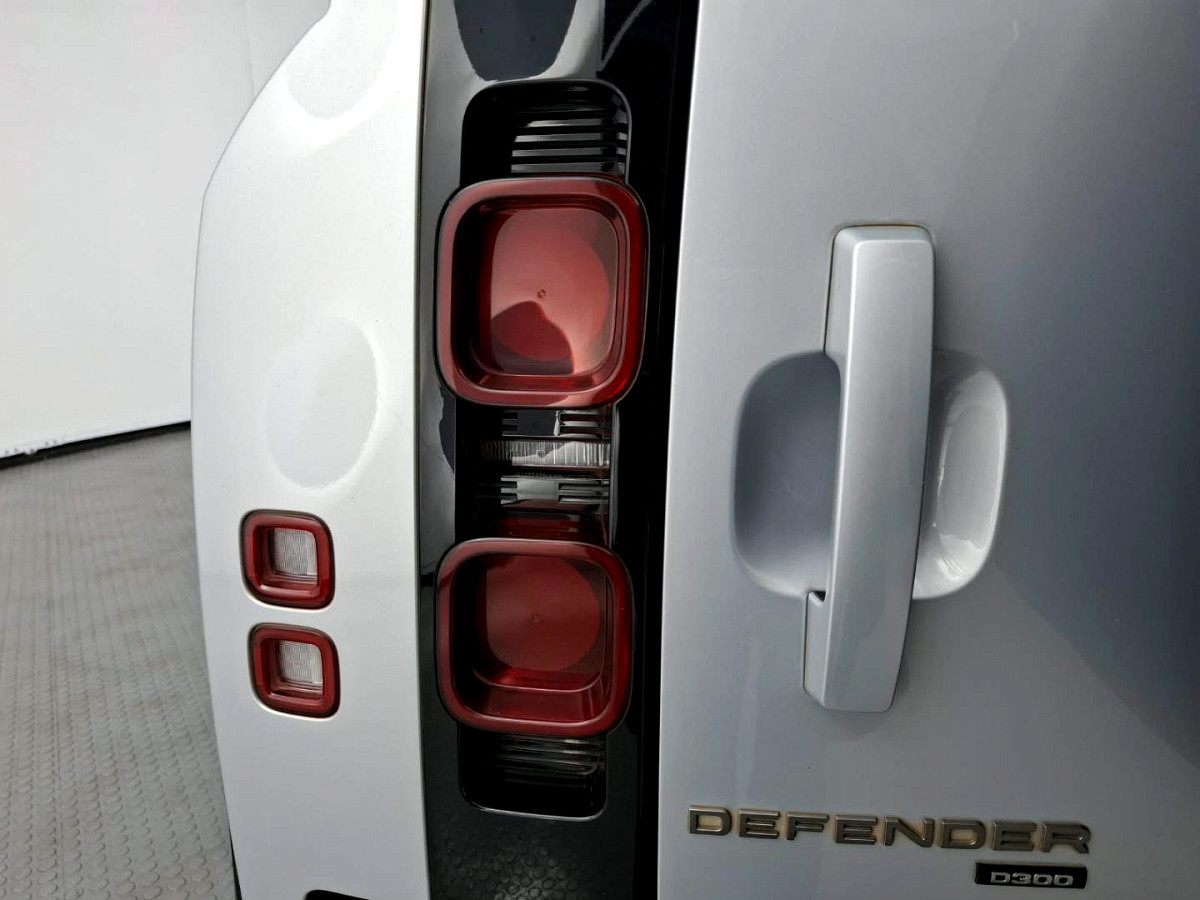 2022 LAND ROVER DEFENDER 110 3.0 D D300 X-DYNAMIC HSE (221kW)