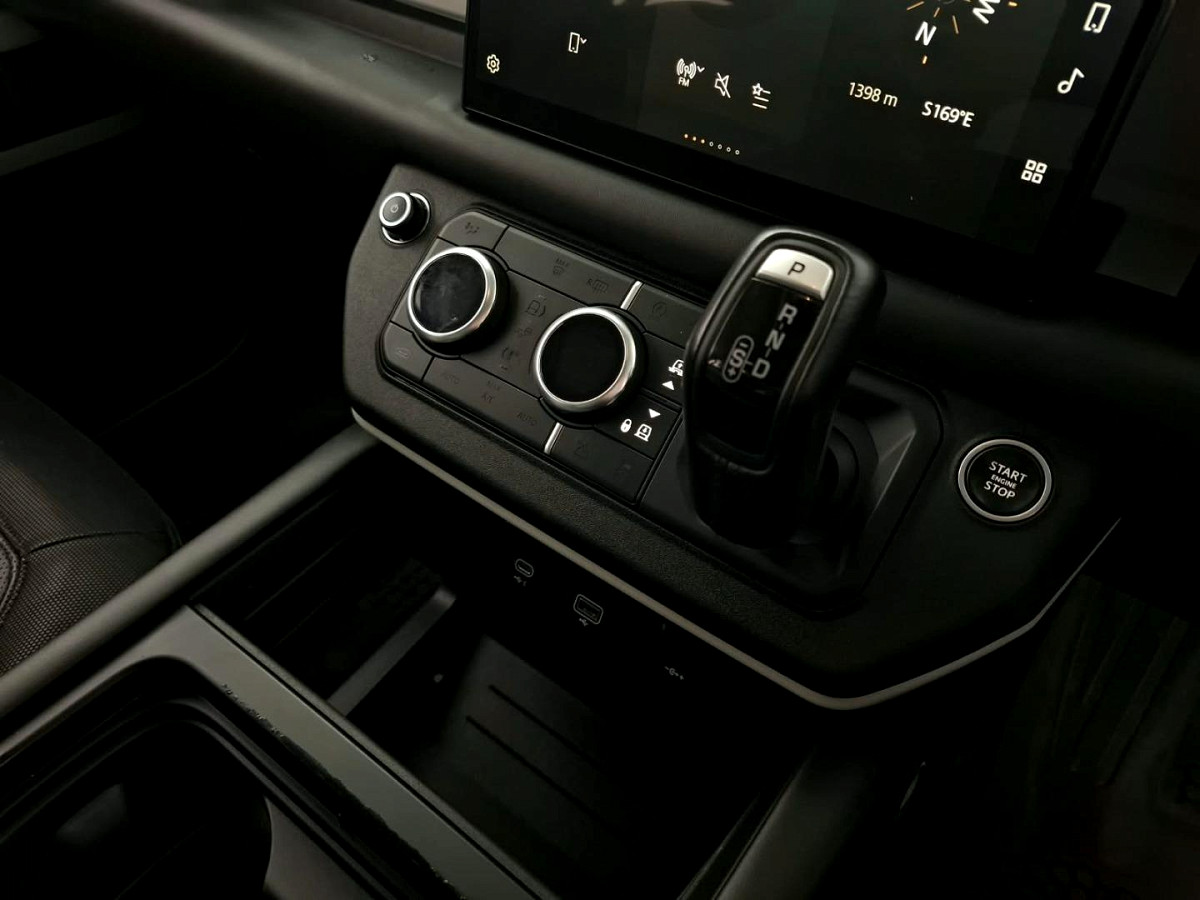 2022 LAND ROVER DEFENDER 110 3.0 D D300 X-DYNAMIC HSE (221kW)