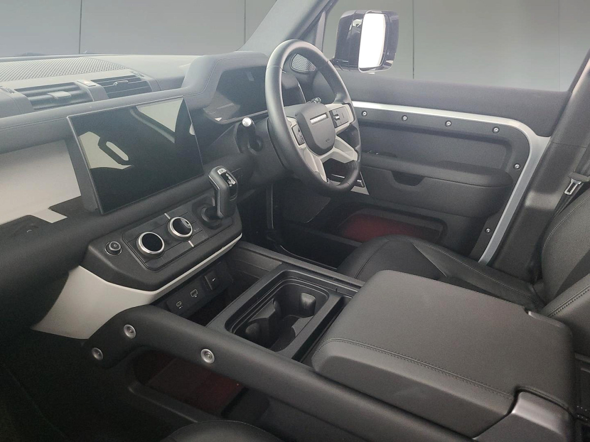 2024 LAND ROVER DEFENDER Defender