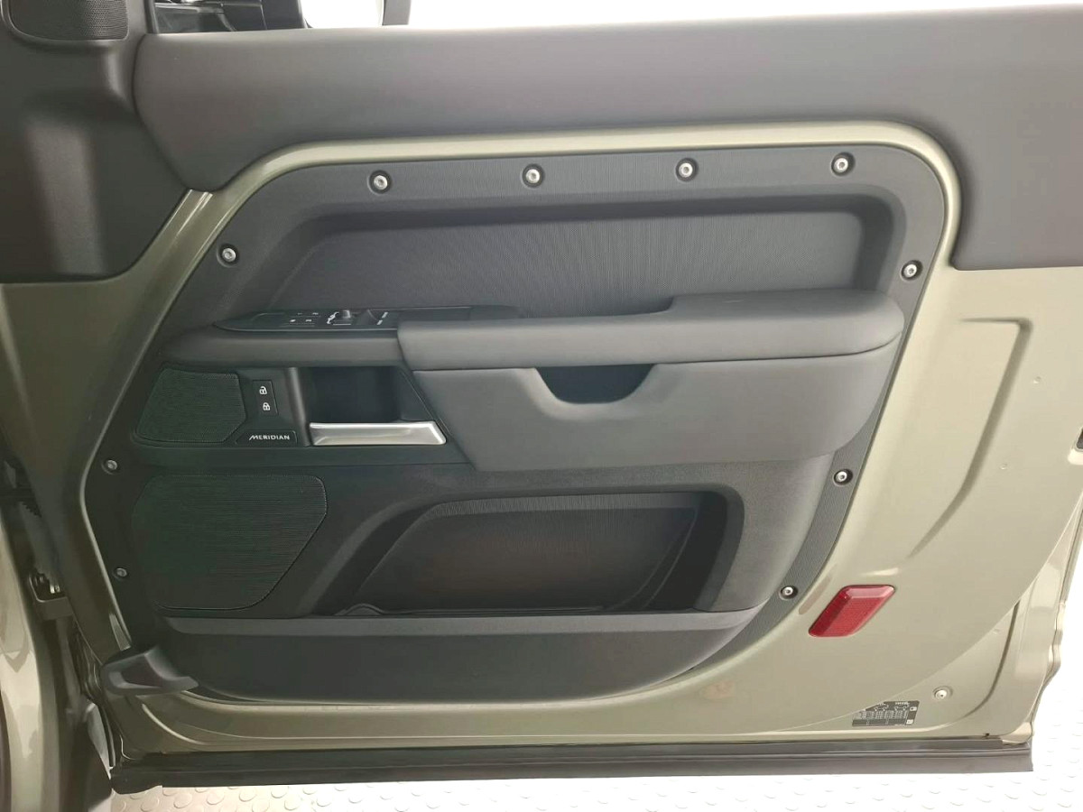 2025 LAND ROVER DEFENDER Defender