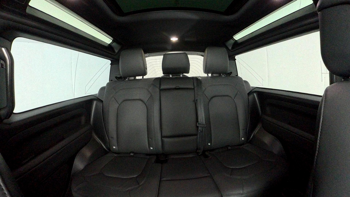 2025 LAND ROVER DEFENDER Defender