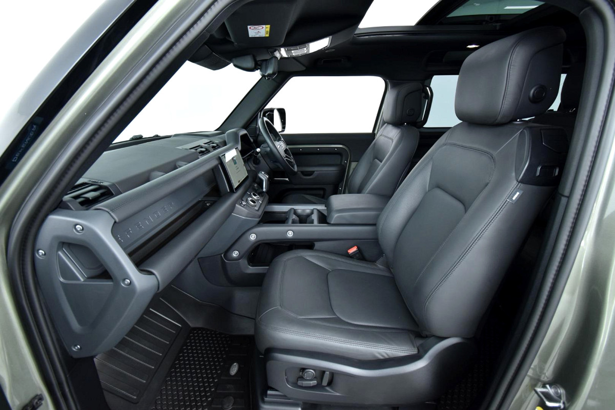 2025 LAND ROVER DEFENDER Defender
