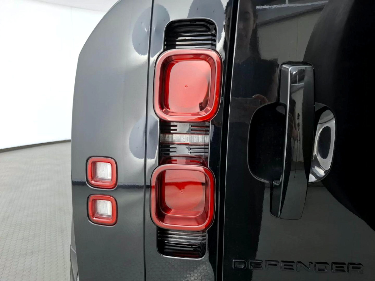 2025 LAND ROVER DEFENDER Defender