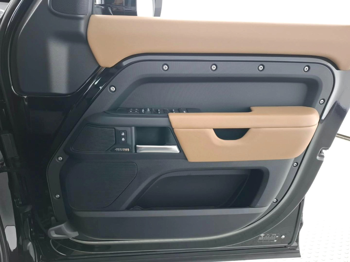 2025 LAND ROVER DEFENDER Defender