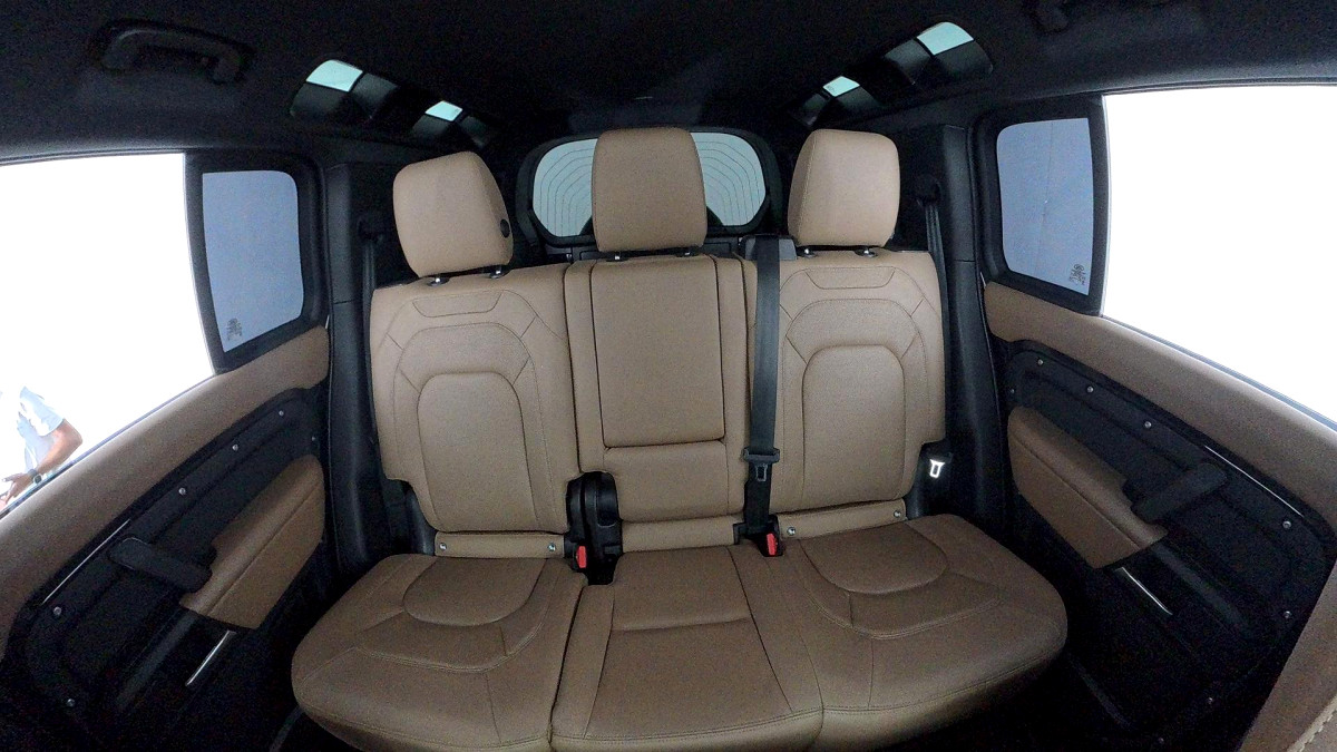 2025 LAND ROVER DEFENDER Defender