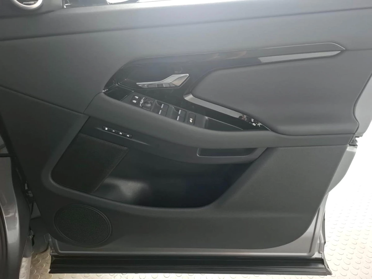 2024 LAND ROVER RANGE ROVER EVOQUE D200 DYNAMIC SE AWD (147kW)