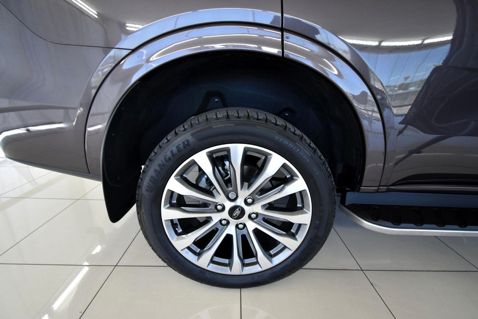 2025 FORD EVEREST 3.0 PLATINUM AWD AT
