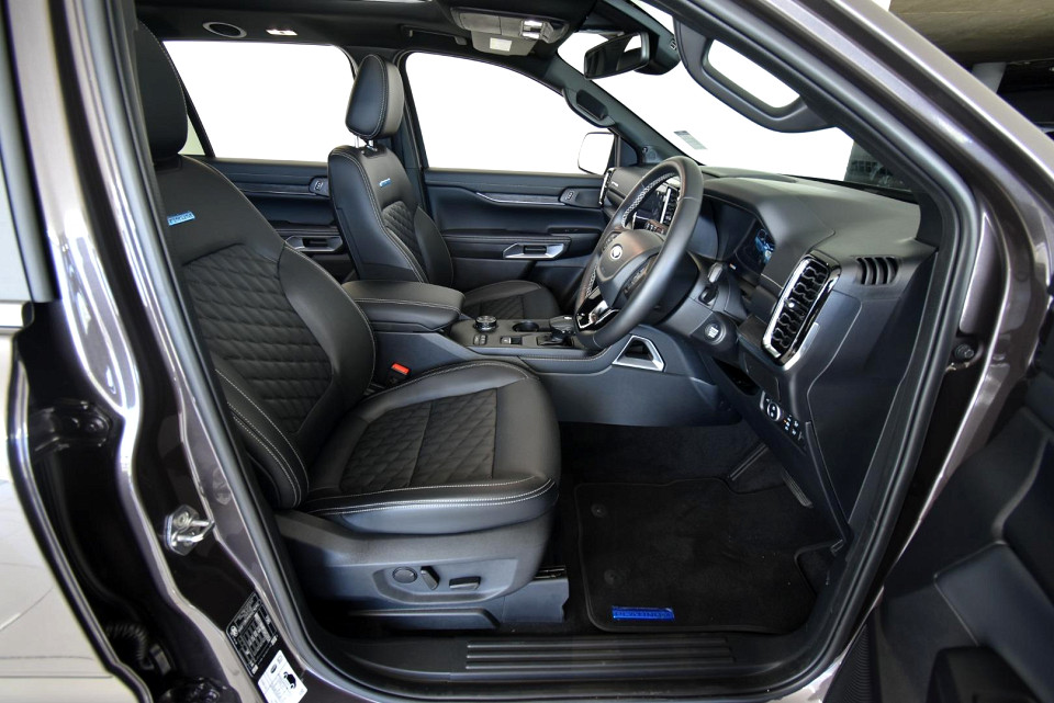 2025 FORD EVEREST 3.0 PLATINUM AWD AT