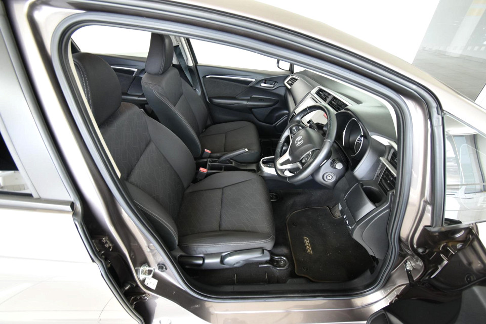 2017 HONDA JAZZ 1.5 DYNAMIC CVT
