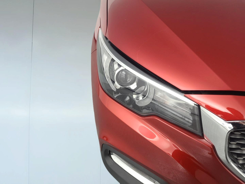 2025 MG ZS 1.5 LUXURY AT