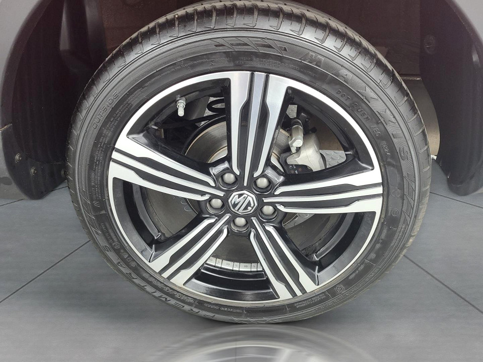 2025 MG ZS 1.5 LUXURY AT