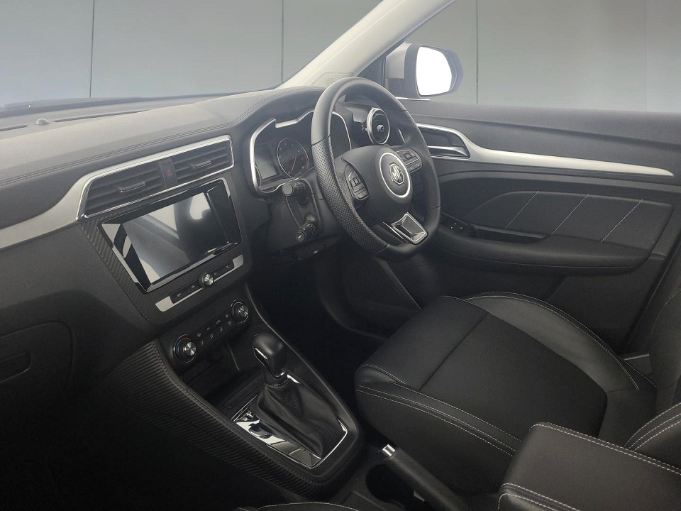 2025 MG ZS 1.5 LUXURY AT