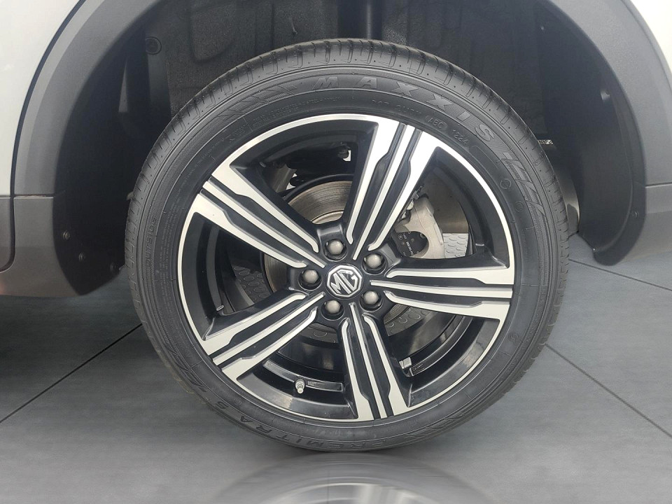 2025 MG ZS 1.5 LUXURY AT