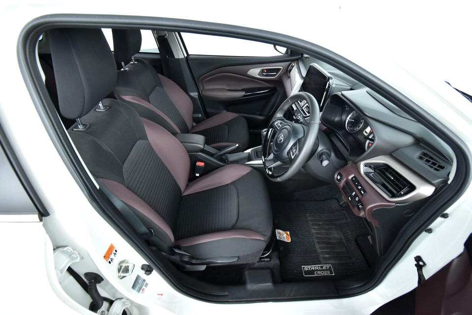 2025 TOYOTA STARLET CROSS 1.5 Xr