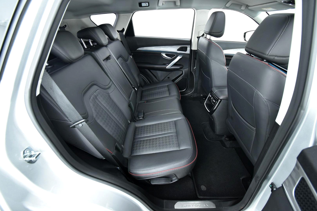 2025 JETOUR X70 PLUS 1.5T DELUXE