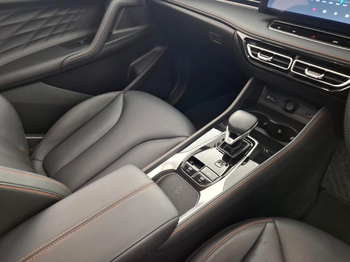 2025 MG HS 2.0T LUXURY AT