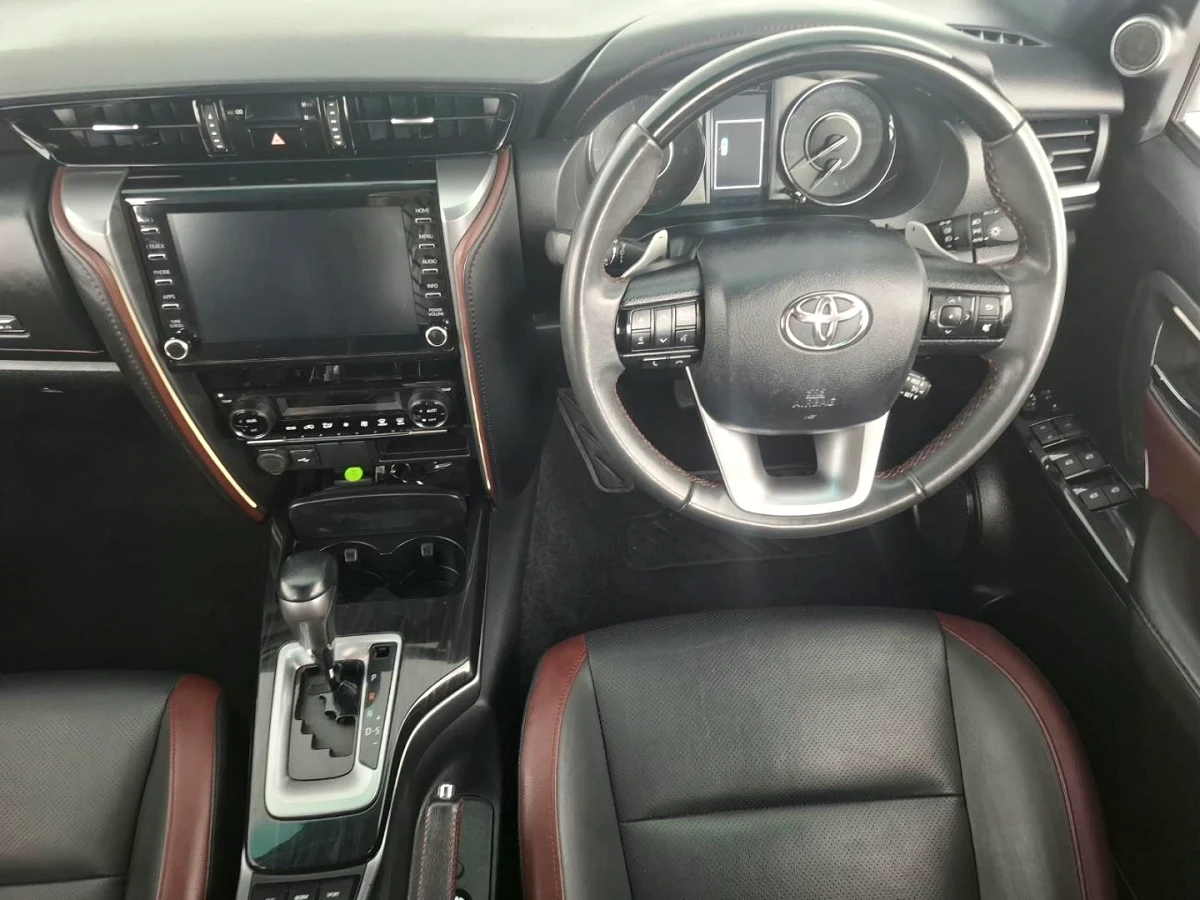 2025 TOYOTA FORTUNER 2.8 GD-6 RB AT