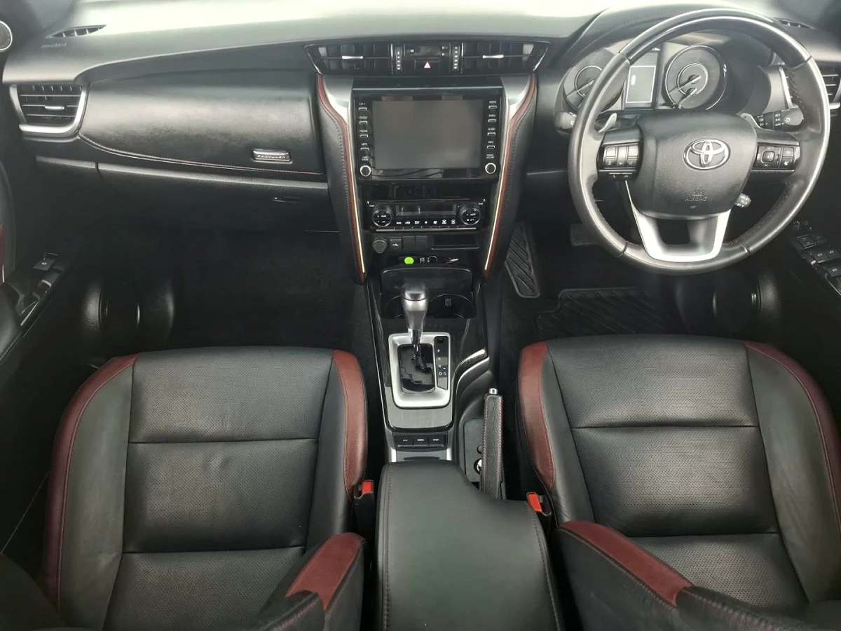 2025 TOYOTA FORTUNER 2.8 GD-6 RB AT